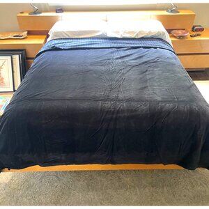 Z Gallerie Blue Velvet Pinstripe Queen Duvet Cover Coconut Shell Buttons
